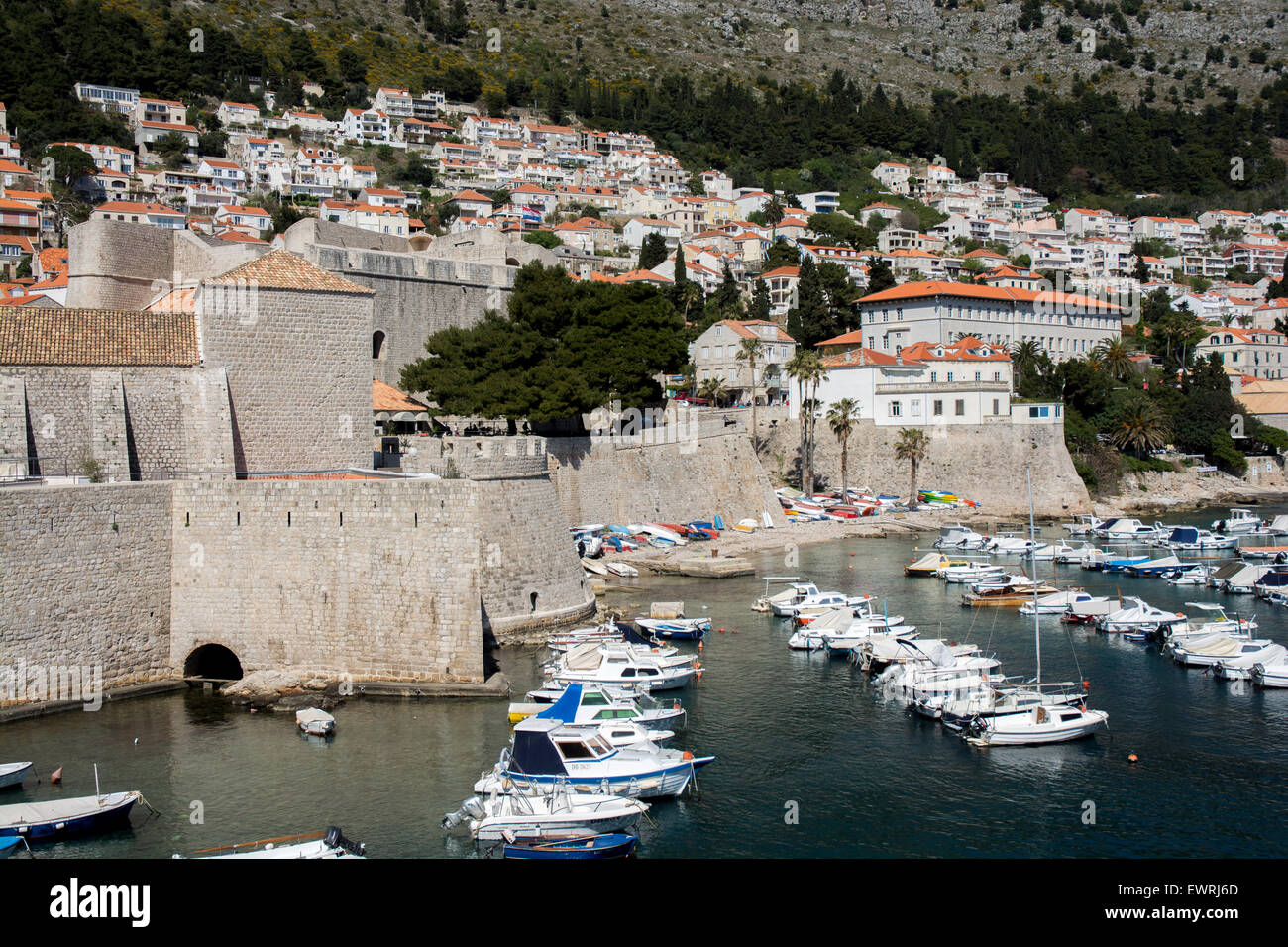 Porto vecchio della città e la parete, Dubrovnik, Croazia Foto Stock