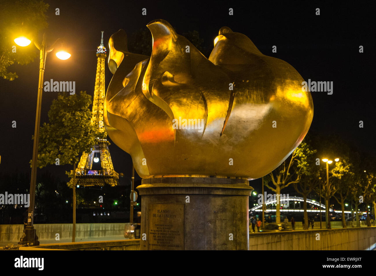 Fiamma Liberty di commemorazione della resistenza francese non ufficiale anche memoriale alla Principessa Diana. Place de l Alma, Parigi Francia Foto Stock