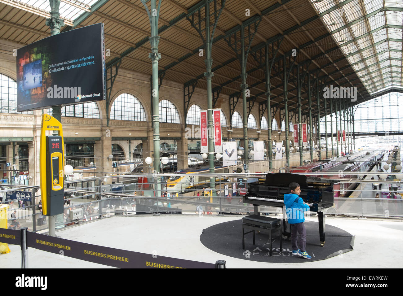 Pianoforte presso la stazione Gare du Nord,l'Eurostar terminal, stazione ferroviaria,Parigi,Francia Foto Stock