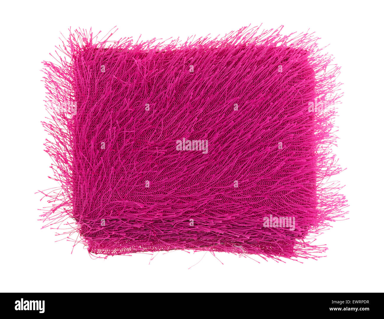 Il nuovo rotolo di fuzzy fucsia moda tessuto di rivestimento che è stato aperto su uno sfondo bianco. Foto Stock