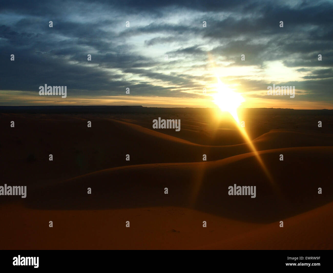 Sunrise nel deserto del Sahara Foto Stock