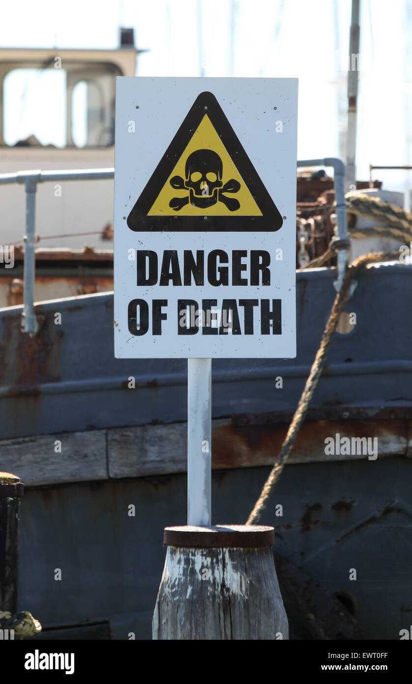 Pericolo di morte segno nel porto di Lymington Hampshire Foto Stock