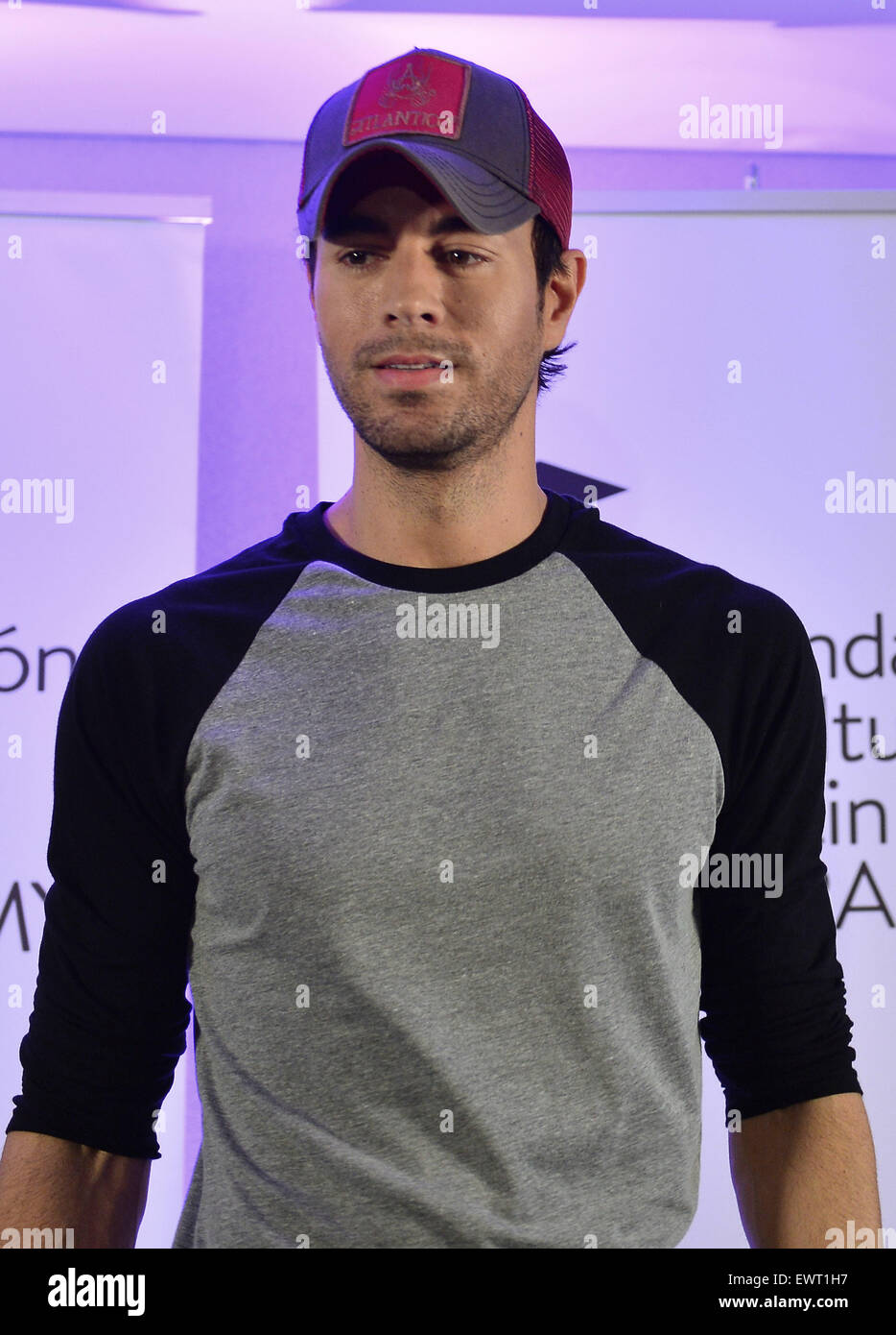 Latin Grammy Cultural Foundation award per un $200.000 borsa di studio per la Berklee College of music studente dotato: Enrique Iglesias dove: Miami Beach, Florida, Stati Uniti quando: 29 Apr 2015 Foto Stock