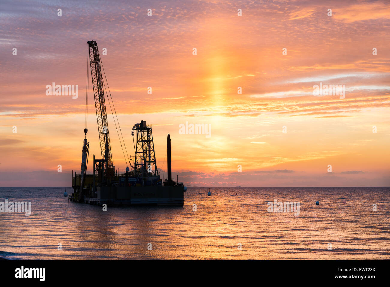 Posa dei cavi nave BoDo Installer e bellissimo tramonto a Herne Bay, Kent, Regno Unito Foto Stock