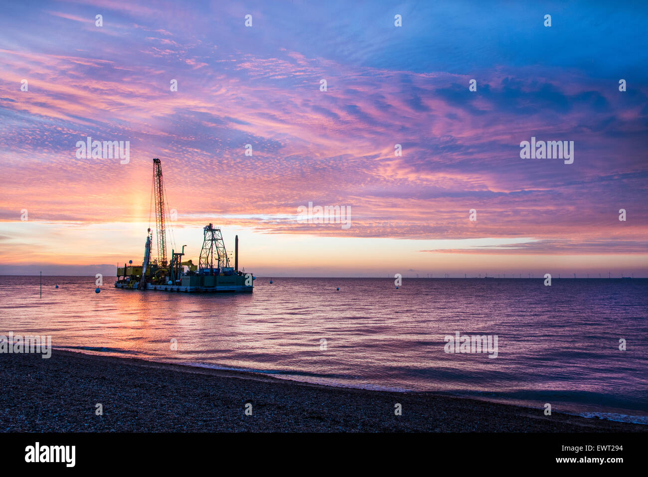 Posa dei cavi nave BoDo Installer e bellissimo tramonto a Herne Bay, Kent, Regno Unito Foto Stock