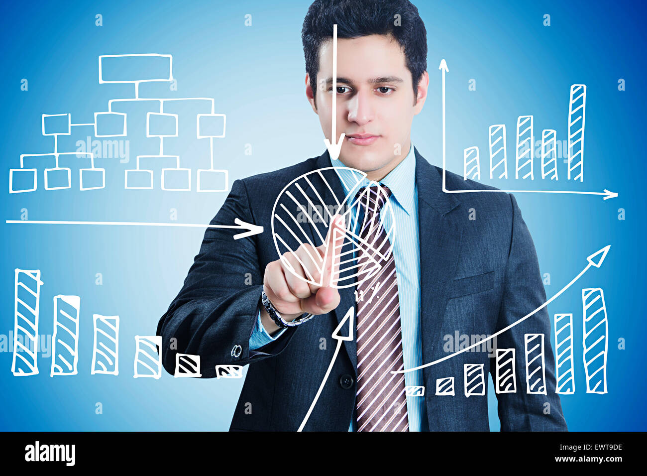 1 Indian business man schermo premendo il pulsante Foto Stock
