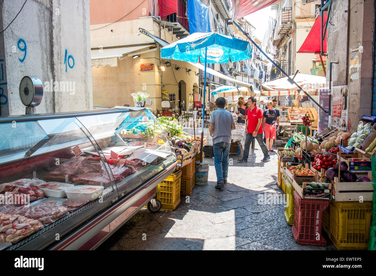 Mercato il Capo è uno dei più famosi mercati all'aperto a Palermo, Sicilia Foto Stock Mercato il Capo è uno dei più famosi mercati all'aperto a Palermo, Sicilia Foto Stock