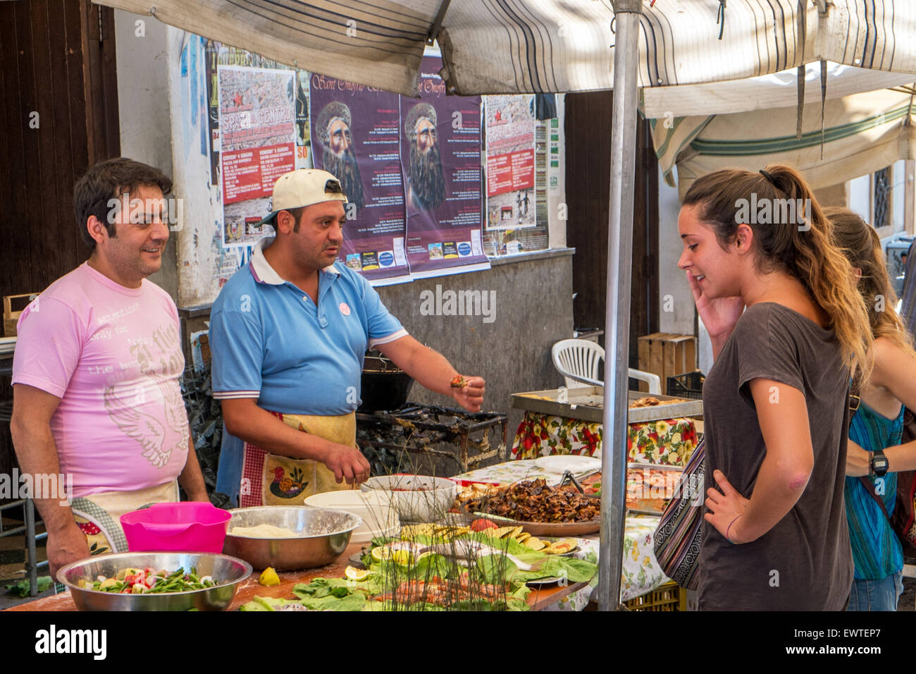 Mercato il Capo è uno dei più famosi mercati all'aperto a Palermo, Sicilia Foto Stock Mercato il Capo è uno dei più famosi mercati all'aperto a Palermo, Sicilia Foto Stock