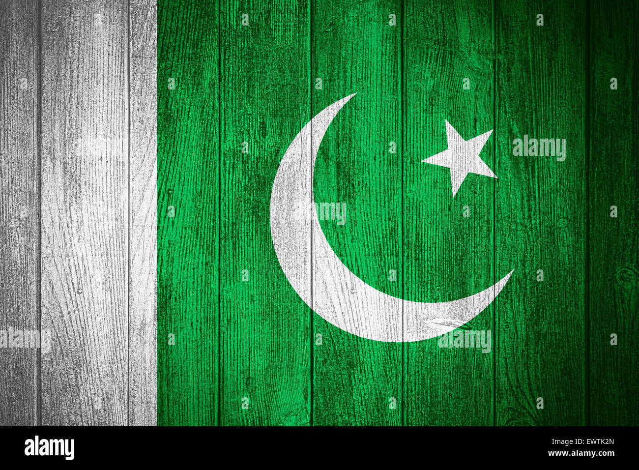 Il Pakistan bandiera o banner pakistano su assi di legno sfondo Foto Stock