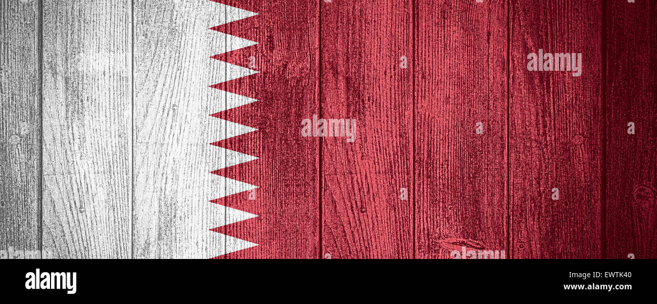 Bandiera del Qatar Qatar o banner su tavole di legno sfondo Foto Stock