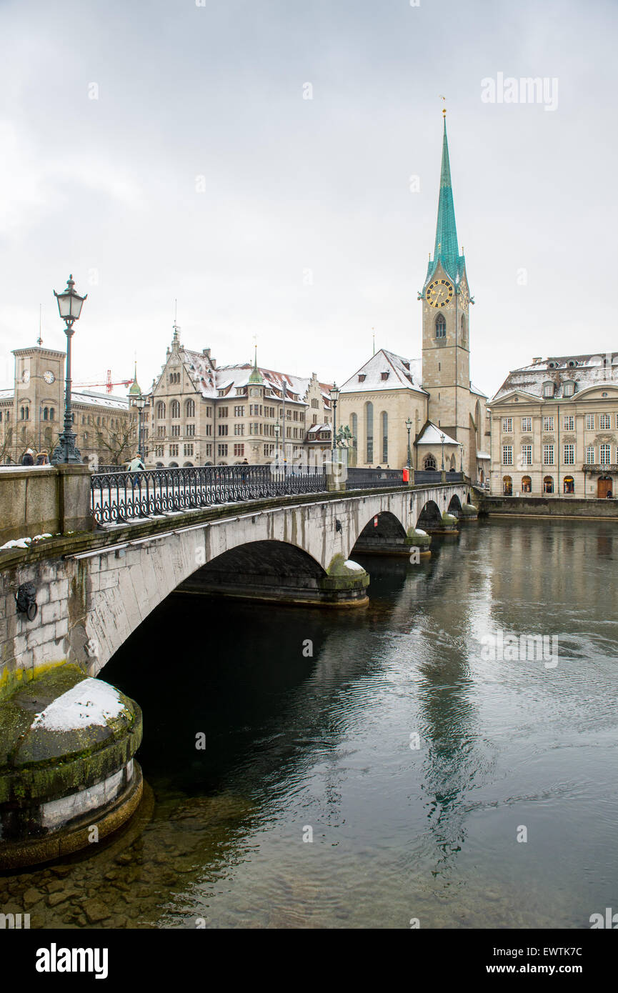Ponte sul fiume Limmat a Zurigo Svizzera, Europa Foto Stock