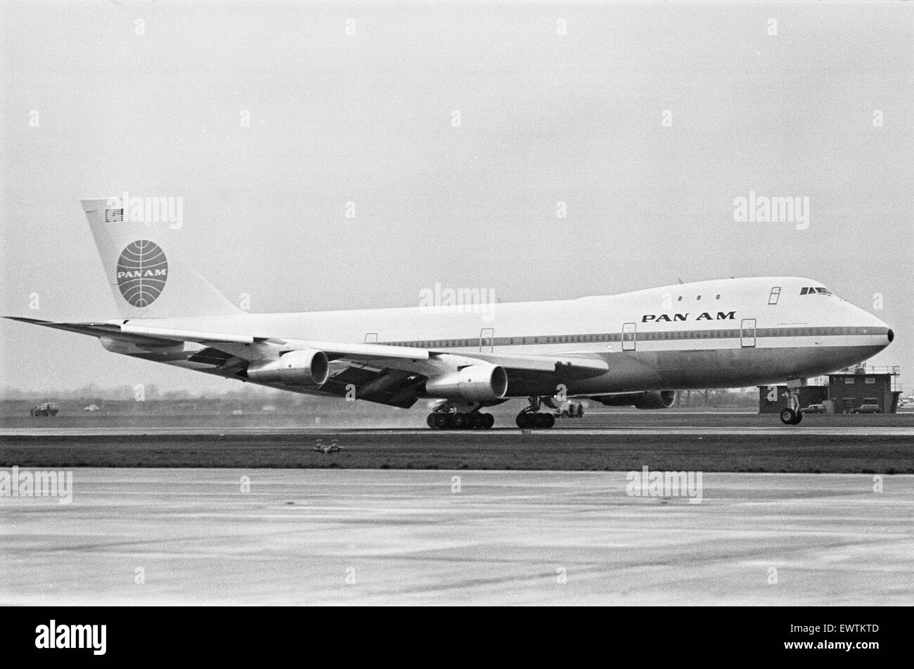 L'arrivo del primo Boeing 747 'jumbo jet' all'aeroporto di Heathrow. Il velivolo è stato ritardato di tre ore a New York dove uno dei fan dei motori a getto era stato a dare problemi e ha dovuto essere sostituito. Il velivolo portati oltre 300 dipendenti del Foto Stock