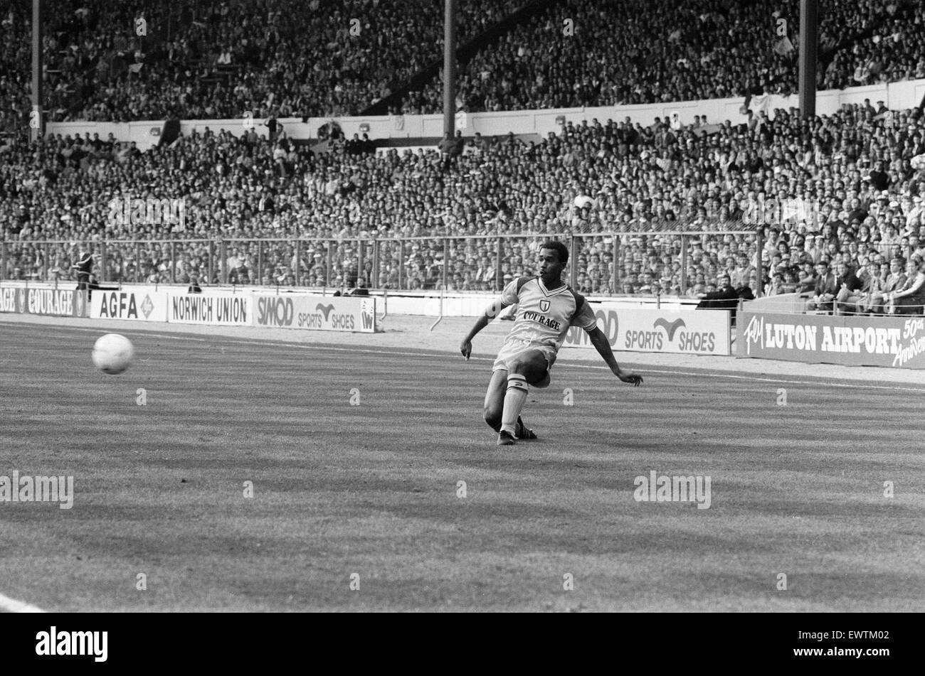 Il centro di Luton 1-4 Lettura, 1988 Simod Cup finale, lo Stadio di Wembley, Londra, domenica 27 marzo 1988. Michael Gilkes Foto Stock