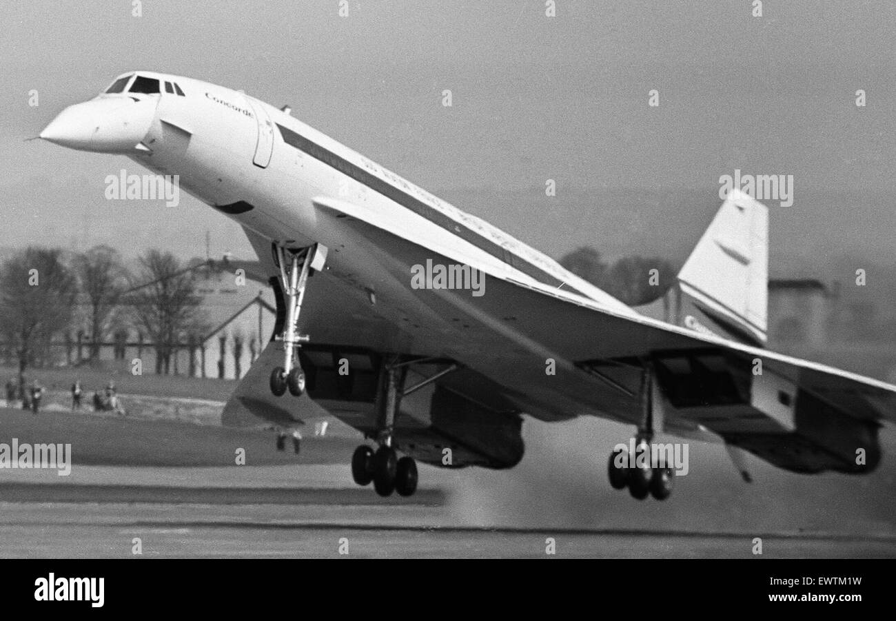 Il primo volo del REGNO UNITO-costruito Concorde prototipo 002 da Filton vicino a Bristol a RAF Fairford pilotato da Brian Trubshaw il 9 aprile1969 Foto Stock