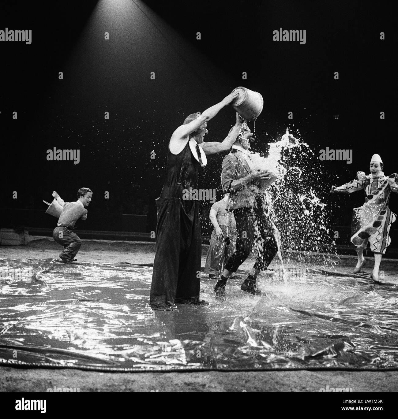 Pagliacci a Bertram Mills Circus le prestazioni. 19 dicembre 1958. Foto Stock