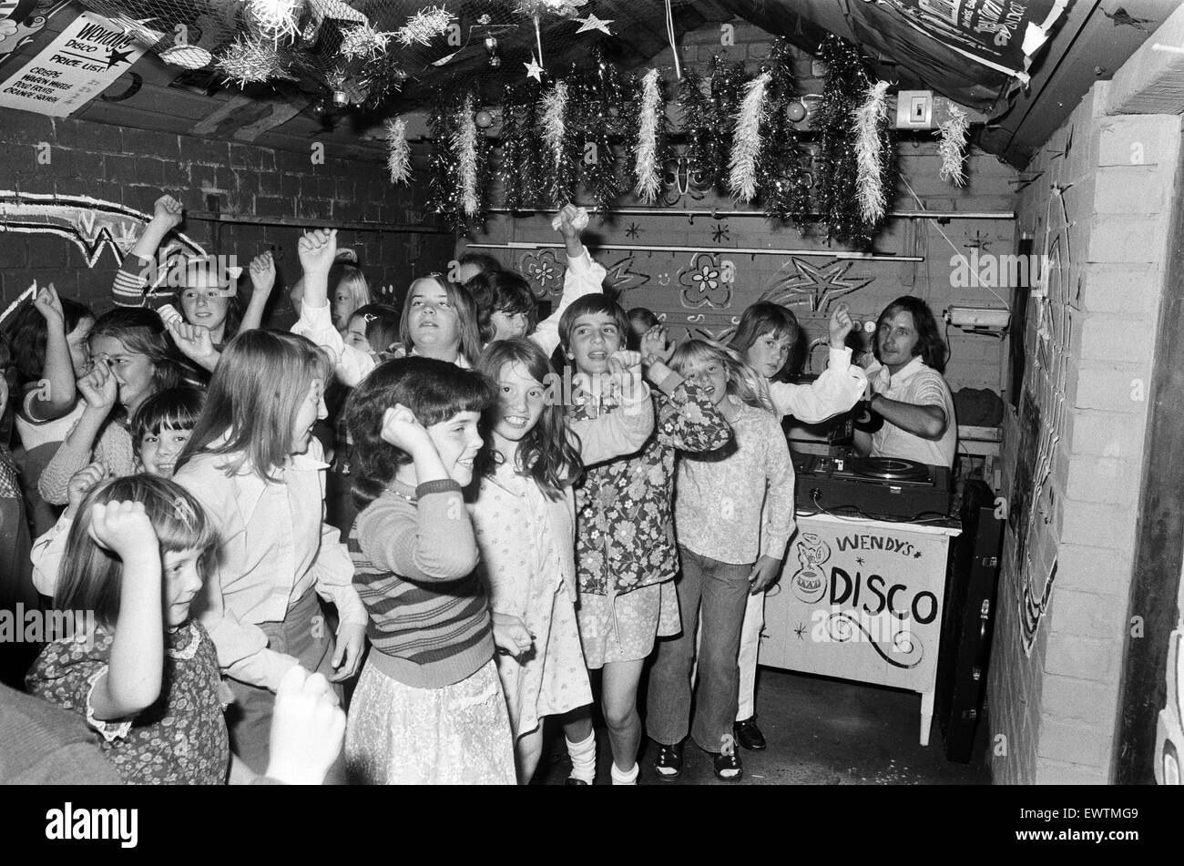 Pete Waterman, DJ al Garage discoteca Coundon, Coventry. Il 7 agosto 1973. Foto Stock