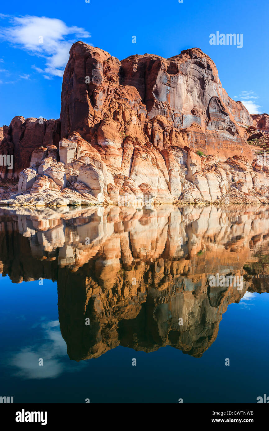Le pareti del canyon sul Lago Powell sul confine di Arizona e Utah, Stati Uniti d'America Foto Stock