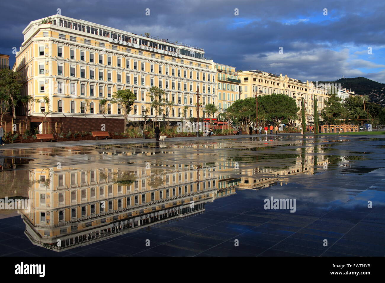 La coulee verte giardino nella bella città della Riviera Francese. Francia Foto Stock