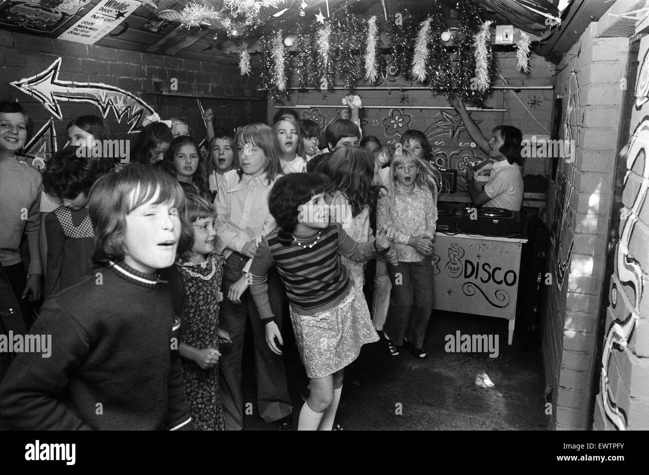Pete Waterman, DJ al Garage discoteca Coundon, Coventry. Il 7 agosto 1973. Foto Stock
