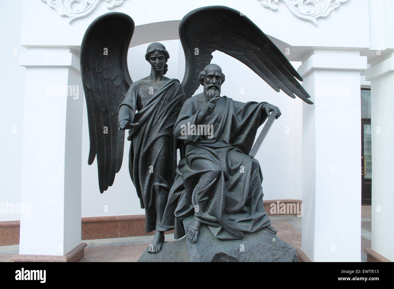 Monumento storico benedizione santo anziano con Angel , Maggio, Minsk, 2015 Foto Stock