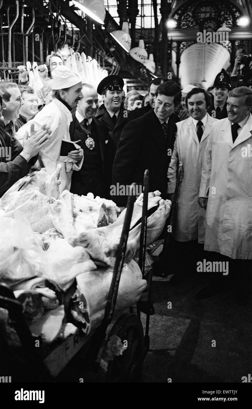 Il principe Charles, Principe di Galles, visite Smithfield Market. Il 4 novembre 1980. Foto Stock