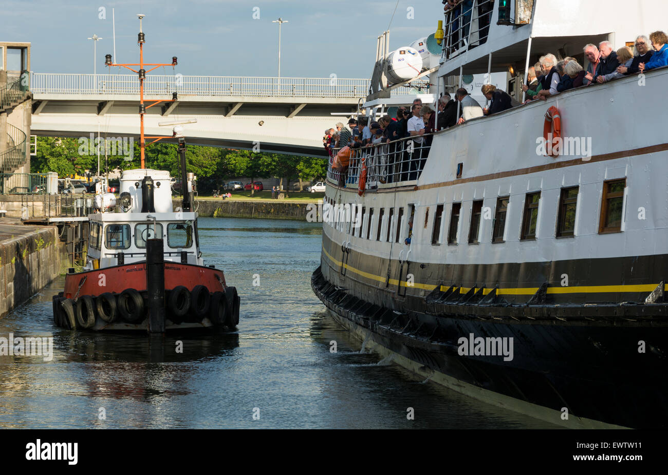 La vela inaugurale della MV Balmoral in seguito ad un riattacco e lavori di rinnovo in Bristol. Ha foglie Bristol docks all'Avon. Foto Stock