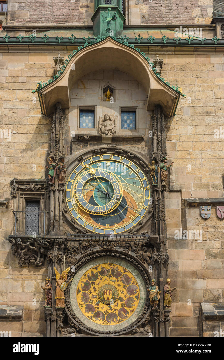 Il XV secolo Orologio Astronomico nella piazza della Città Vecchia, il Staromestske namesti, a Praga Stare Mesto distretto. Foto Stock