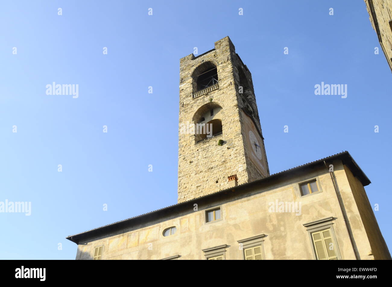 Il campanile medievale Torre Civica in Bergamo Alta, Italia Foto Stock