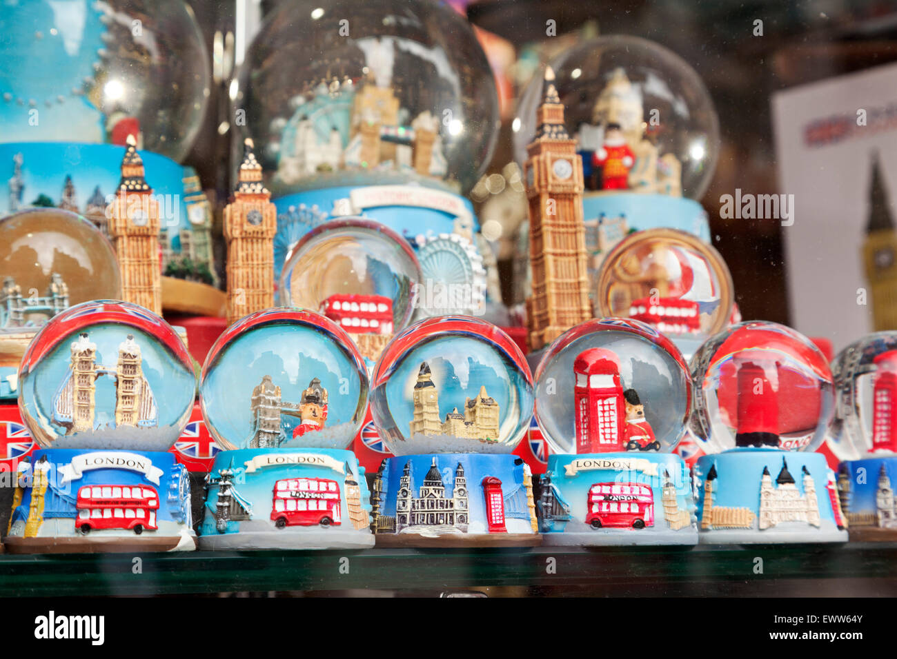 Londra a tema globi di neve presso un negozio di souvenirs Foto Stock