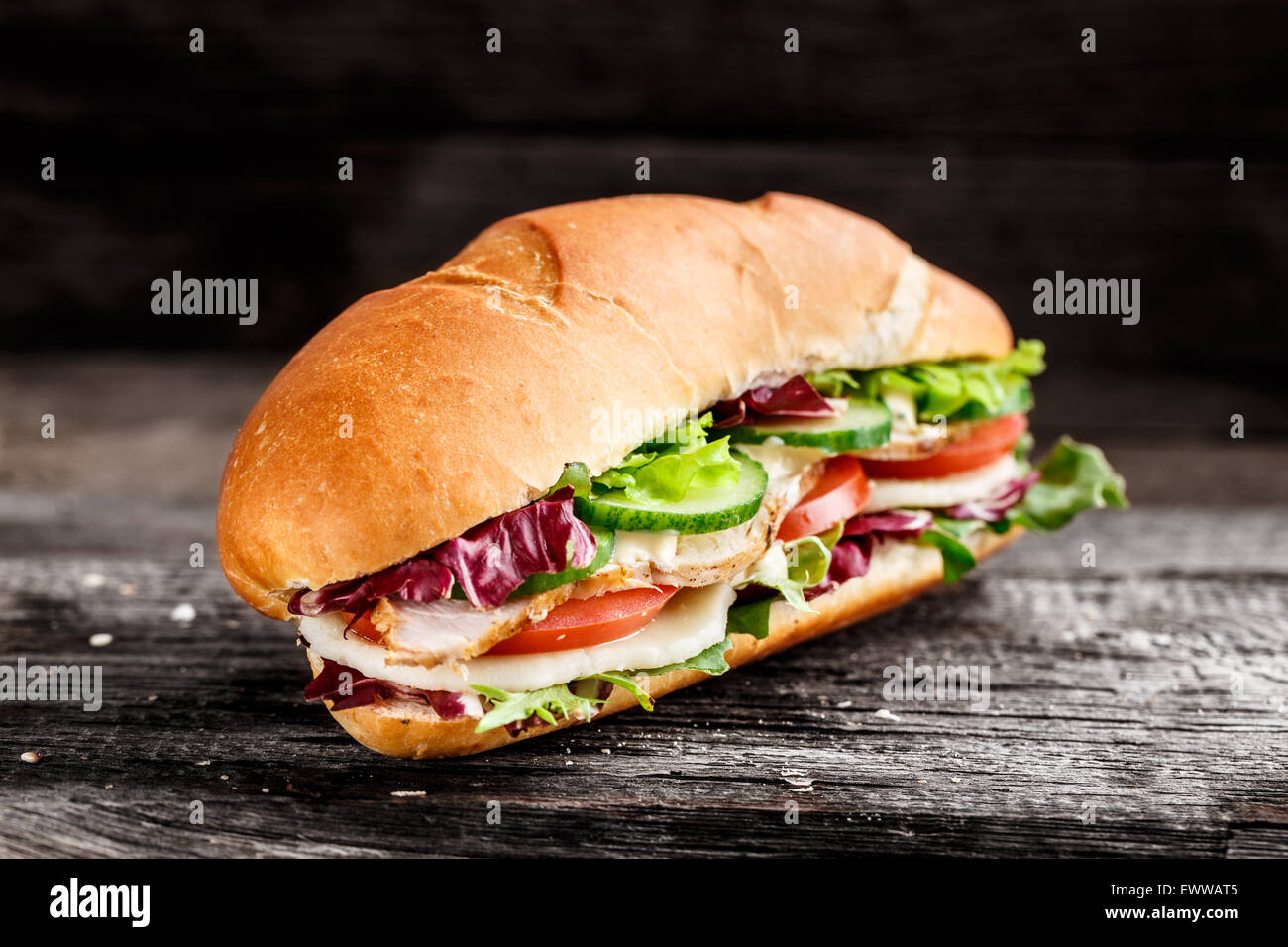 Sandwich di pollo, formaggio e verdure Foto Stock