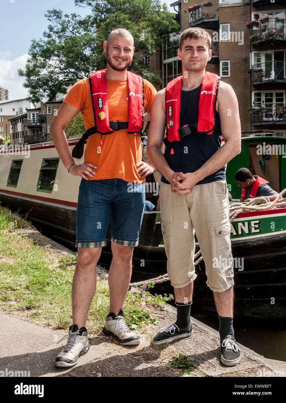 'Stratford a Stratford' . Performing Arts e Media gli studenti della Accademia Chobham imbarcarsi in 8 giorni di viaggio sul canale hackney wick Foto Stock