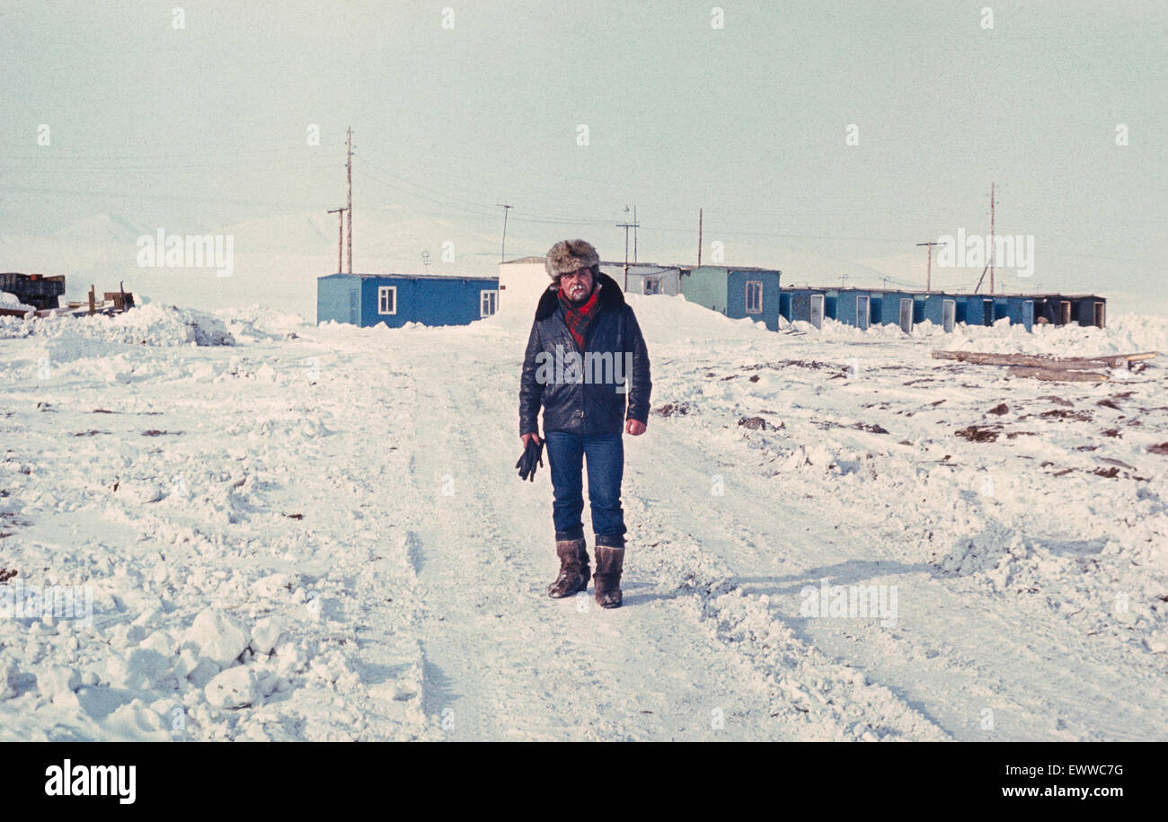 Oro sovietica prospector su una strada solo di piccole gold-i cercatori' insediamento nella tundra Foto Stock