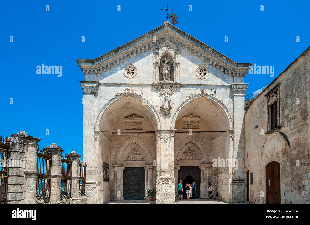 La puglia Monte S.Angelo Gargano basilica chiesa grotta di San Michele