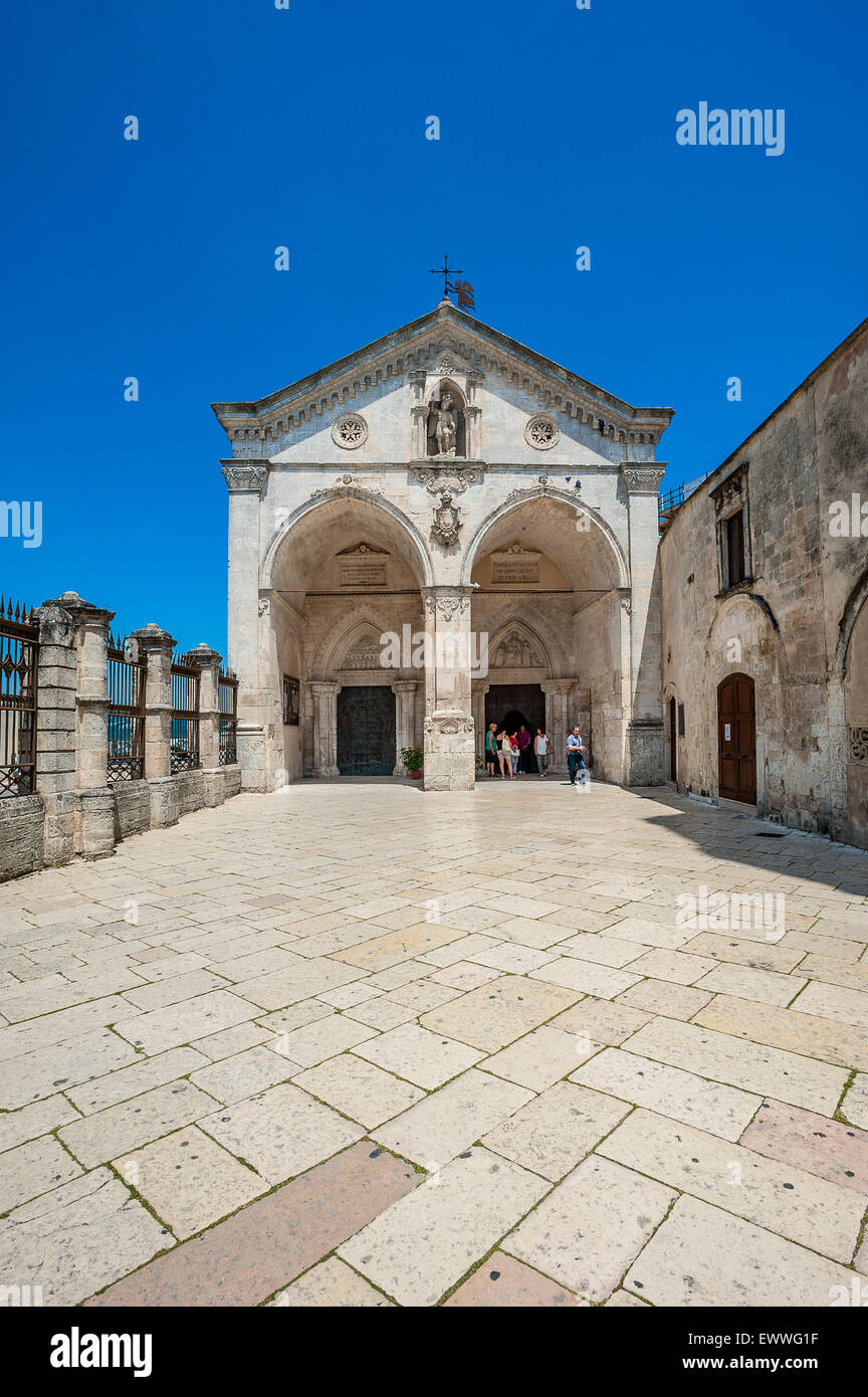 Chiesa San Michele Arcangelo Puglia Michele arcangelo grotta gargano immagini e fotografie stock ad alta
