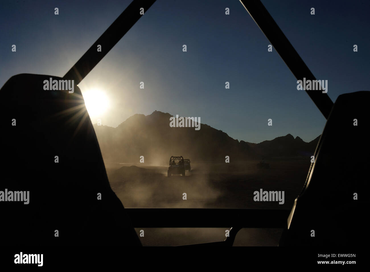 Buggy safari nel deserto dell'Africa Foto Stock