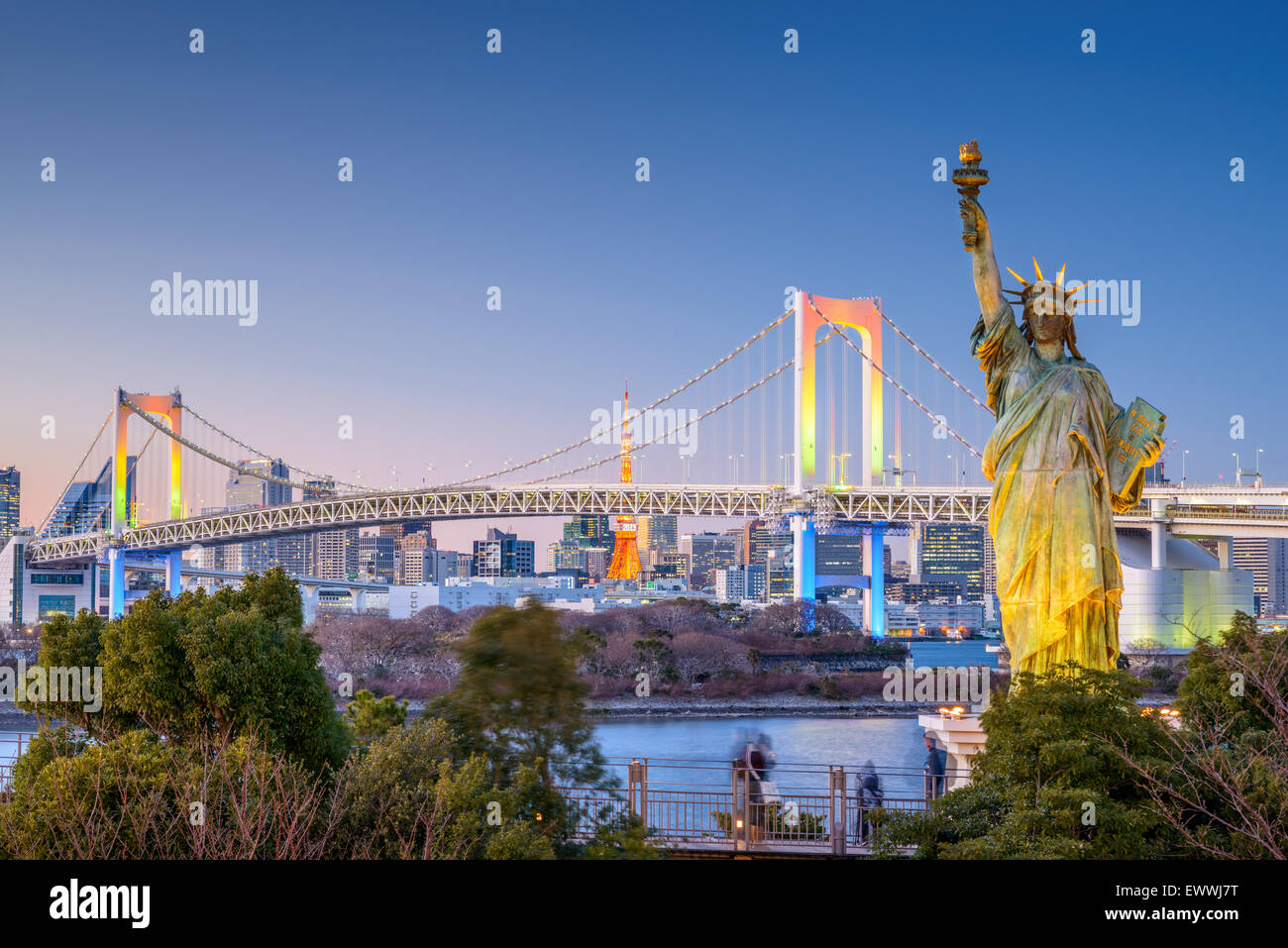 Tokyo, Giappone skyline vista da Odaiba. Foto Stock