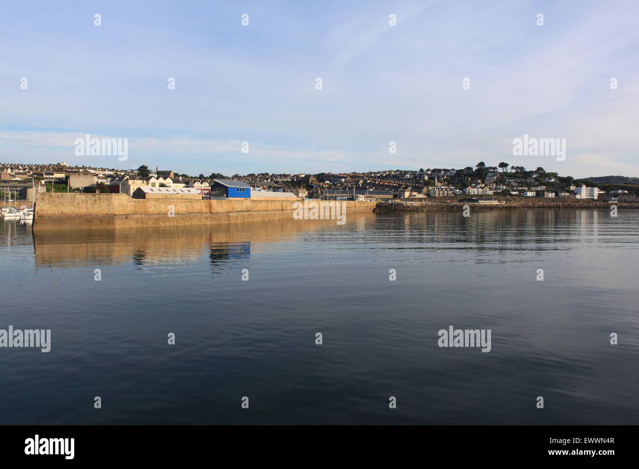 Mattina presto estate nel porto di penzance Foto Stock