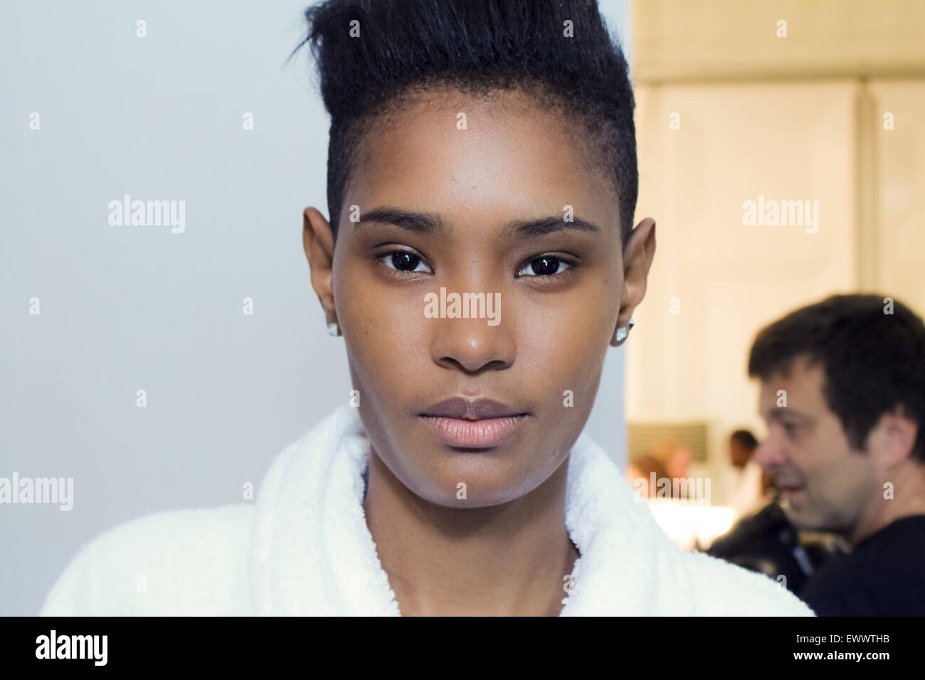 Dietro le quinte per Burberry a Londra collezioni uomini SS16 Foto Stock