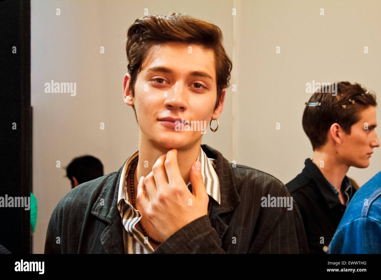 Dietro le quinte per Burberry a Londra collezioni uomini SS16 Foto Stock