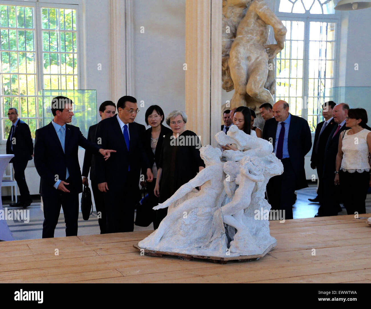 Parigi, Francia. Il 30 giugno, 2015. Il premier cinese LI Keqiang (2 L) visite al Museo Rodin di Parigi, Francia, giugno 30, 2015. © Ma Zhancheng/Xinhua/Alamy Live News Foto Stock