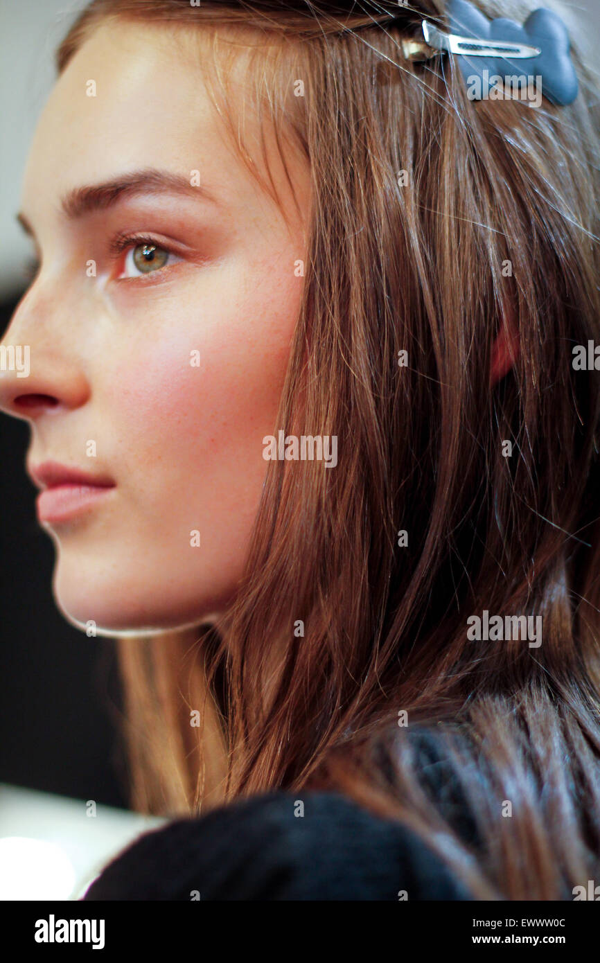 Dietro le quinte per Burberry a Londra collezioni uomini SS16 Foto Stock