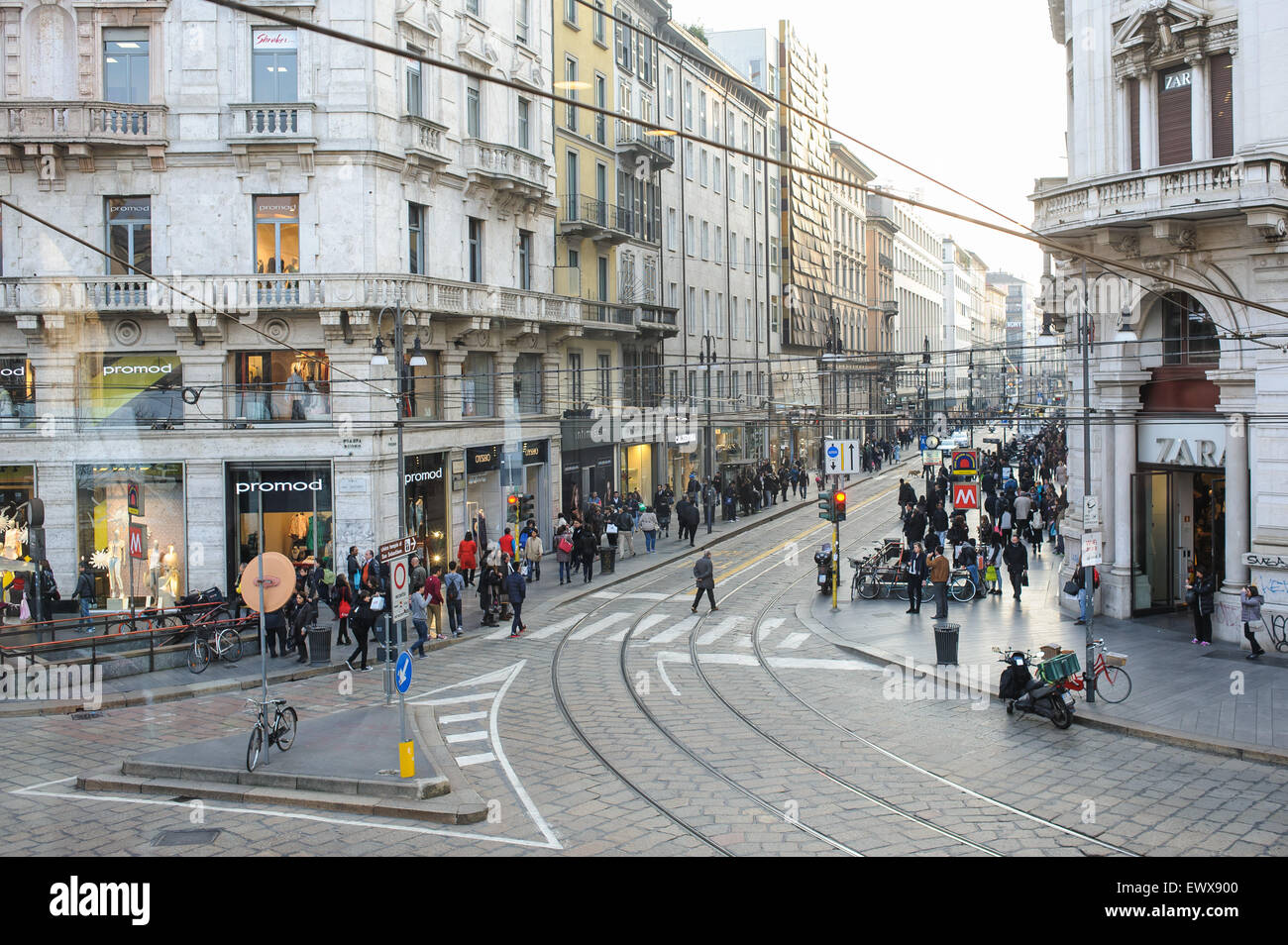 Milano, Italia - 18 Marzo 2015: per le strade della città. Foto Stock