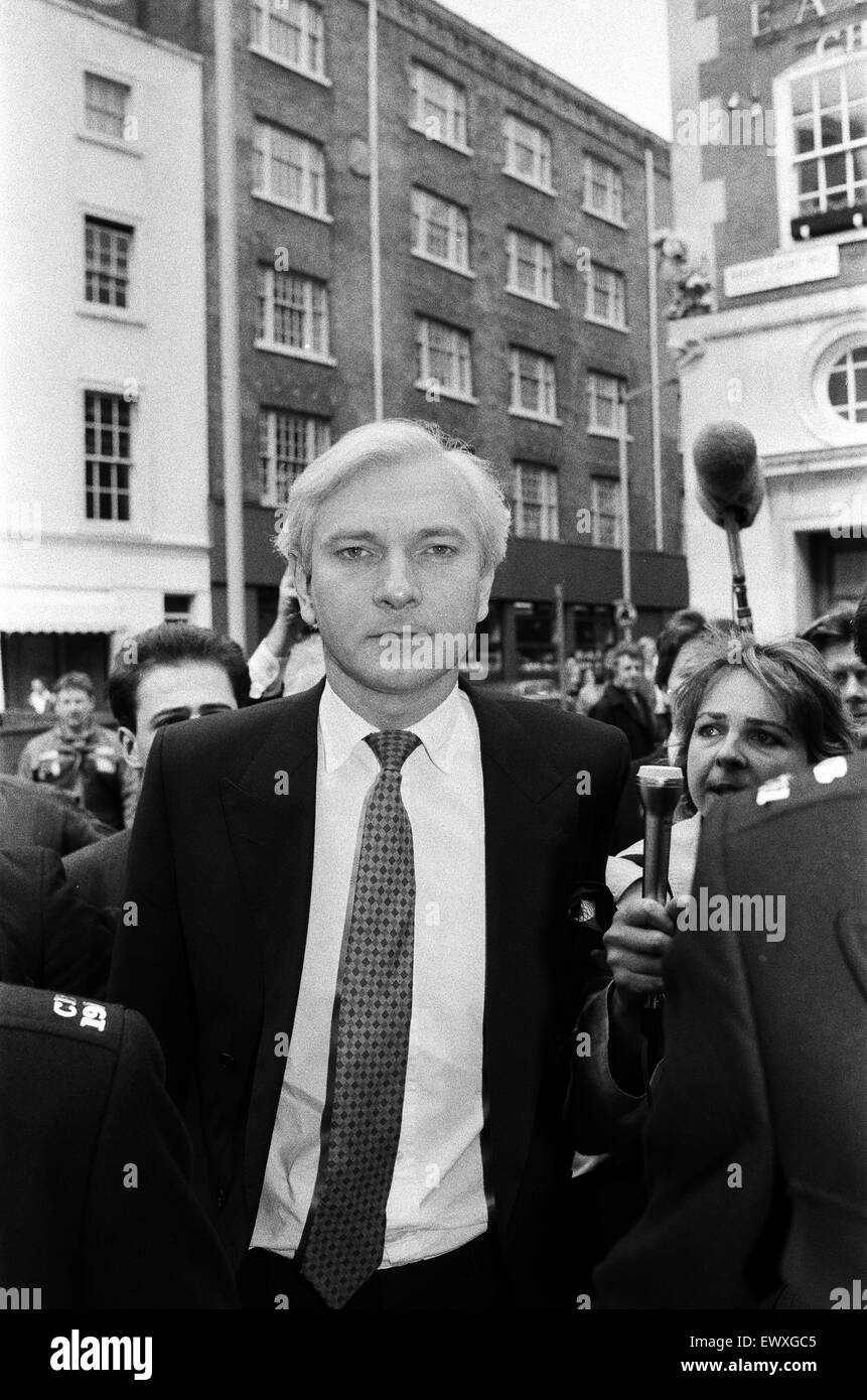 MP Harvey Proctor oggi ammesse quattro cariche di gross indecenza con teenage ragazzi di affitto a Londra il Bow Street Magistrates Court. Egli è stato multato per un totale di £ 1.450 e condannata a pagare 250 sterline i costi. Il 20 maggio 1987. Foto Stock