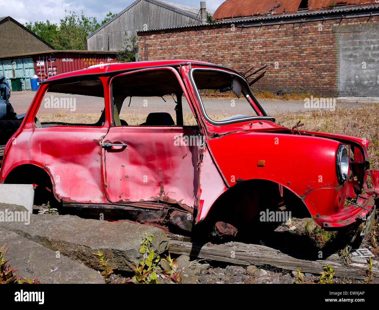 Vecchio rottamato originale Austin mini Scozia, Regno Unito Foto Stock
