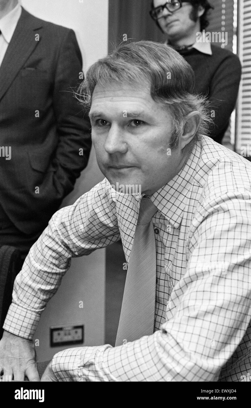 Derek Smith, produttore di BBC, raffigurato a Pebble Mill Studios, Birmingham, 11 febbraio 1974. In seguito, Derek Smith concepito l'idea di Top Gear e il suo titolo, una mostra che per la prima volta in onda nel 1977, con lui come produttore esecutivo. Foto Stock