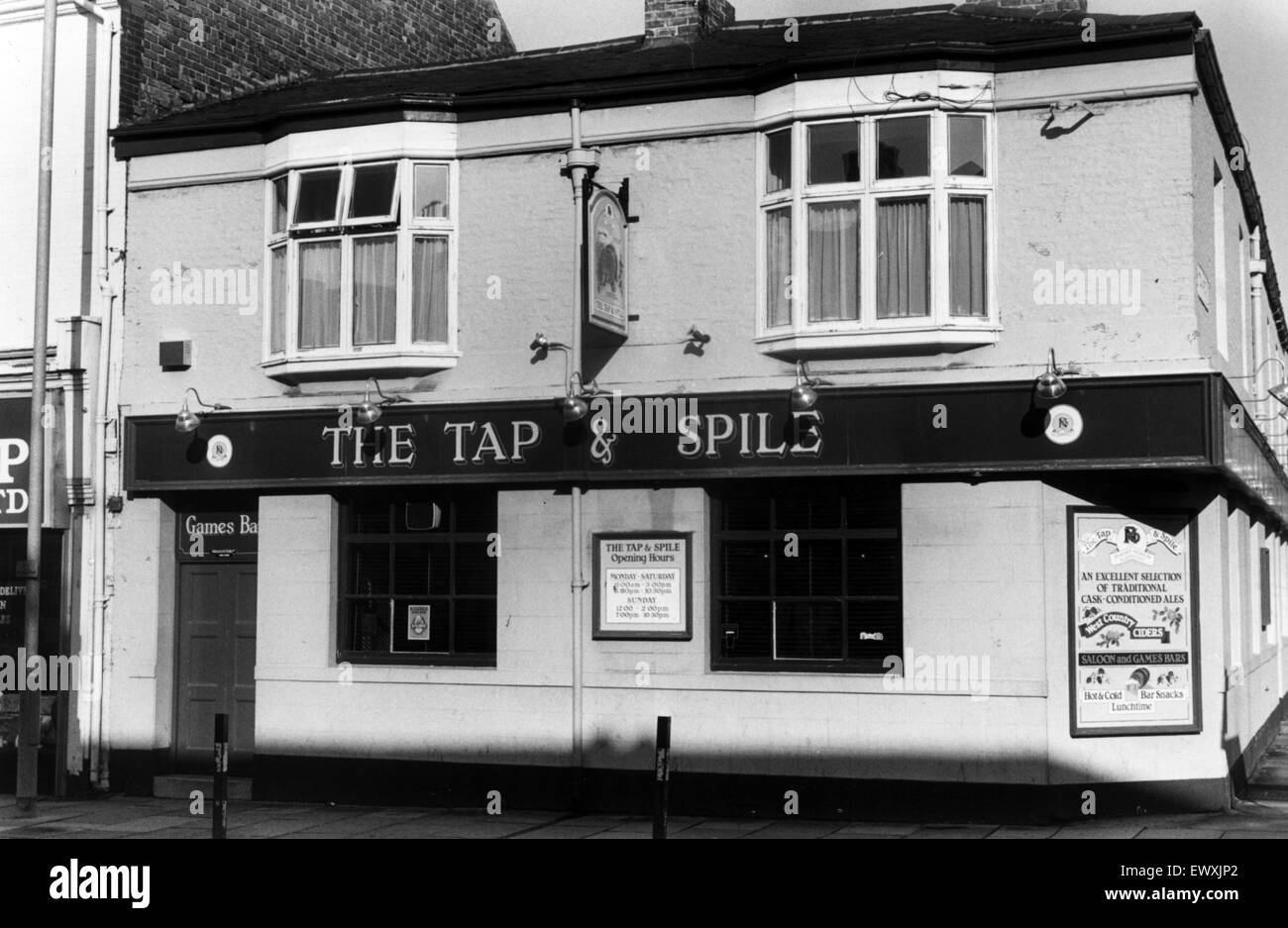 La tocca & Spile, Public House, Protezioni Road, Newcastle, 5 ottobre 1988. Robert Newton birrerie. Foto Stock