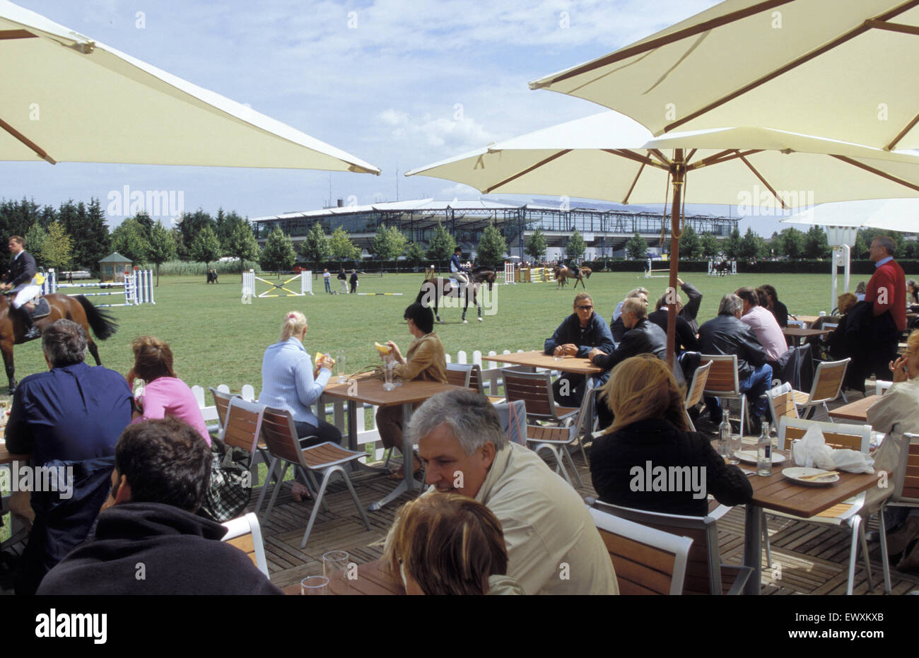 DEU, Germania, Aachen, Chio Aachen, ristorante terrazza di fronte allo stadio. DEU, Deutschland, Aachen, Chio Aachen, Ristorante Foto Stock