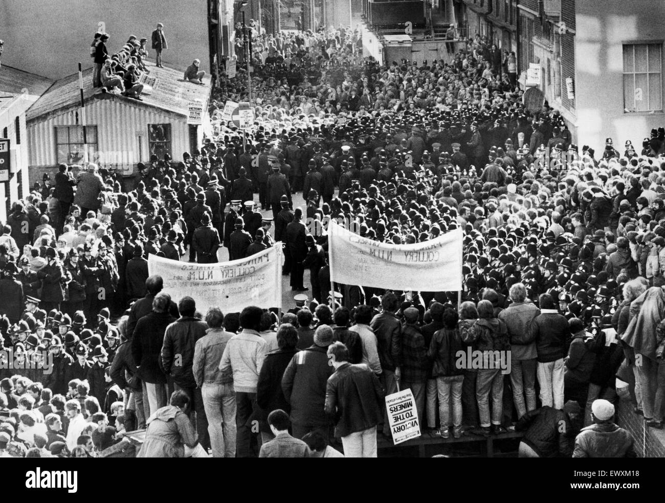 Colpisce i minatori versare in Sheffield ore prima della NUM executive, guidato da Arthur Scargill, arrivati per loro importanti trattative sul nonostante sulla fossa per le riparazioni di chiusura. Il 10 aprile 1984 Foto Stock