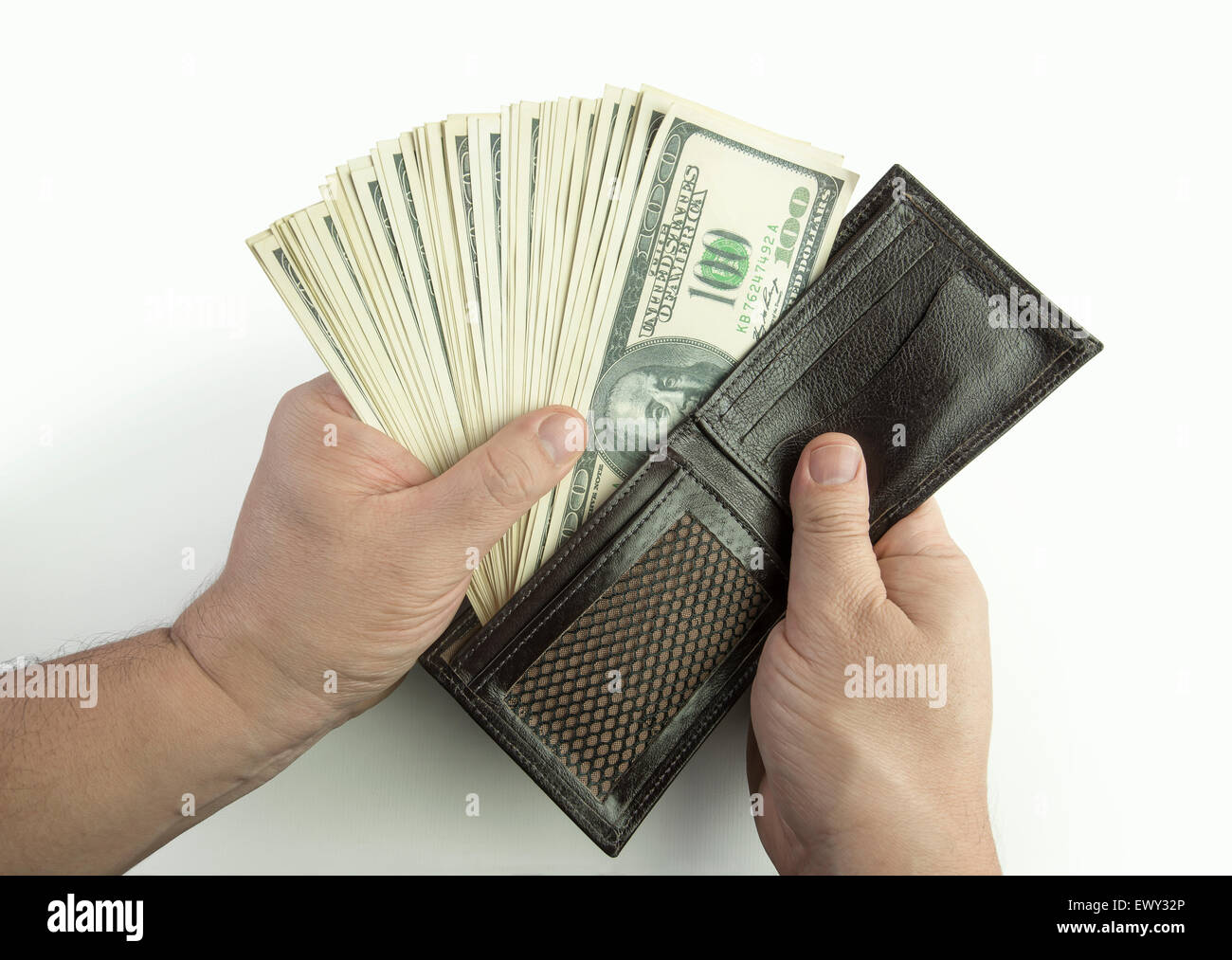 Aprire il portafogli pieno di denaro Foto stock - Alamy