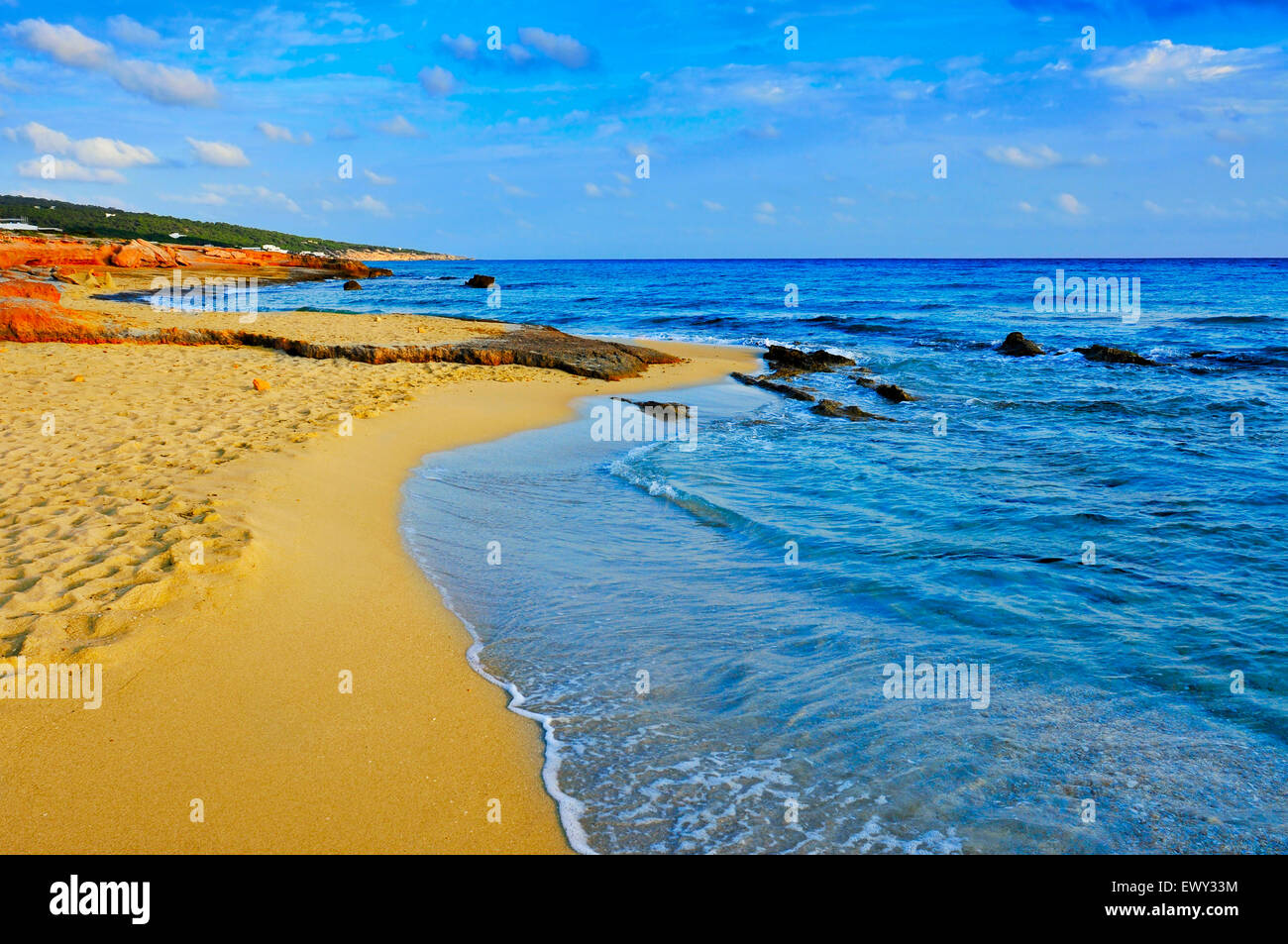 Vista della spiaggia di Migjorn a Formentera, isole Baleari, Spagna Foto Stock